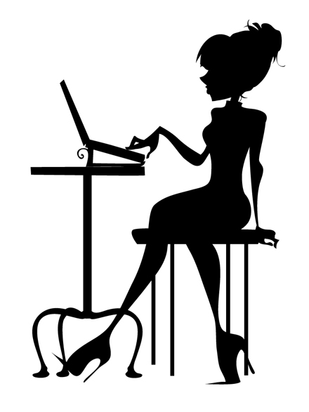 Moteris prie kompiuterio